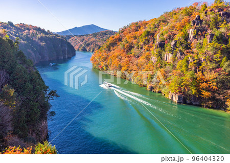 【岐阜県】秋の恵那峡・紅葉の木曽川 【岐阜県】秋の恵那峡・紅葉の木曽川 96404320