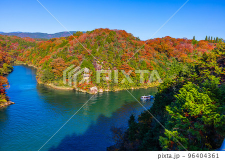 【岐阜県】秋の恵那峡・紅葉の木曽川 【岐阜県】秋の恵那峡・紅葉の木曽川 96404361