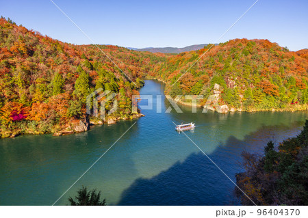 【岐阜県】秋の恵那峡・紅葉の木曽川 【岐阜県】秋の恵那峡・紅葉の木曽川 96404370