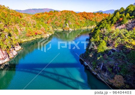 【岐阜県】秋の恵那峡・紅葉の木曽川 【岐阜県】秋の恵那峡・紅葉の木曽川 96404403