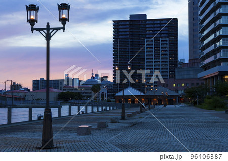 ハーバーランドの夕景　神戸市中央区神戸港のハーバーランドにて 96406387