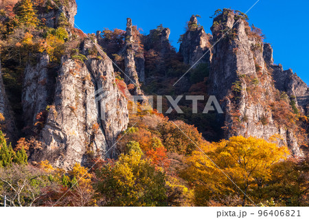 《群馬県》秋の妙義山・紅葉シーズン 96406821