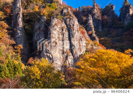 《群馬県》秋の妙義山・紅葉シーズン 96406824