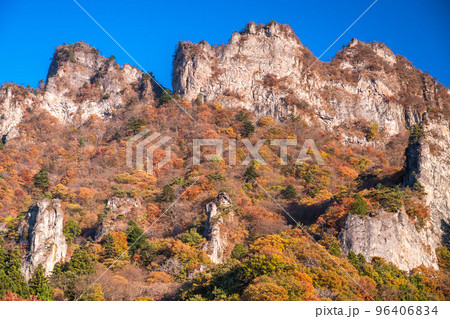 《群馬県》秋の妙義山・紅葉シーズン 《群馬県》秋の妙義山・紅葉シーズン 96406834