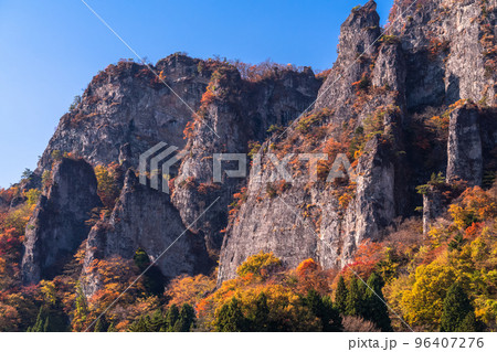《群馬県》秋の妙義山・紅葉シーズン 《群馬県》秋の妙義山・紅葉シーズン 96407276