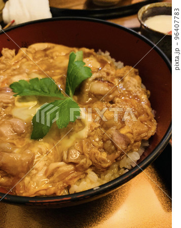 名古屋コーチンの親子丼 96407783