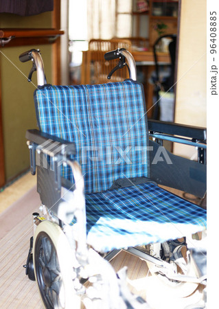 室内向け小型介護用車椅子 室内向け小型介護用車椅子 96408885