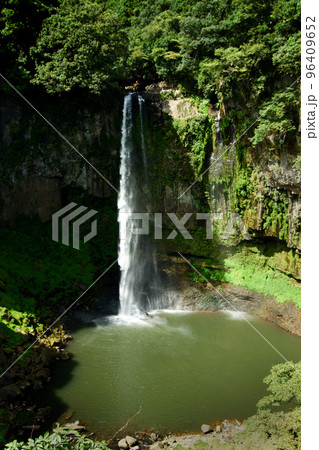 熊本県の名瀑「五老ヶ滝」　通潤橋そばの観光名所 96409652