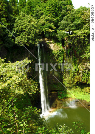 熊本県の名瀑「五老ヶ滝」　通潤橋そばの観光名所 96409657