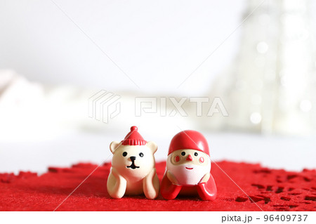 サンタクロースとくま クリスマスイメージ サンタクロースとくま クリスマスイメージ 96409737