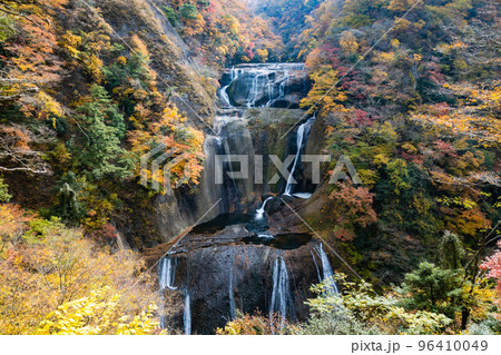 袋田の滝　(秋) 96410049