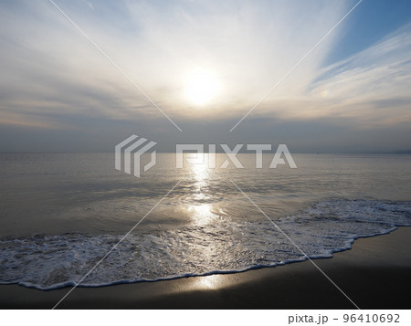 夕陽とさざ波 夕陽とさざ波 96410692