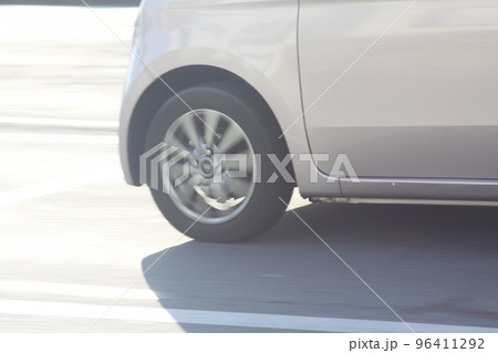 車のタイヤ 96411292