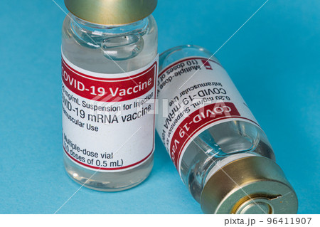 コロナウィルスワクチンのクローズアップイメージ 96411907