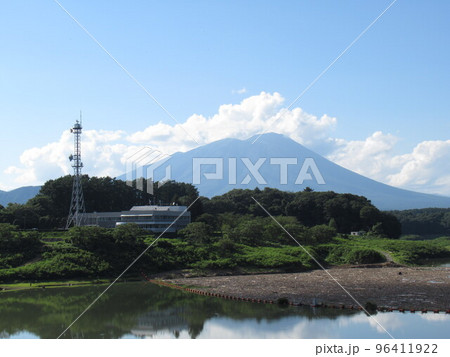 北上川ダム統合管理事務所と岩手山 96411922