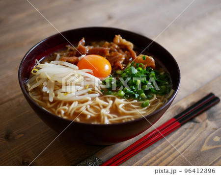 醤油豚骨ラーメン 96412896