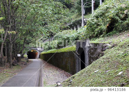 やまびこ遊歩道(富山県 宇奈月 黒部渓谷 廃線跡) やまびこ遊歩道(富山県 宇奈月 黒部渓谷 廃線跡) 96413186