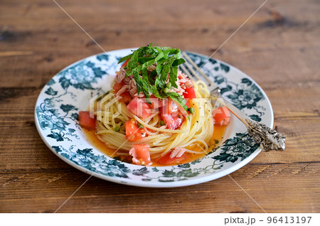 冷製実山椒のツナトマト和風パスタ 96413197