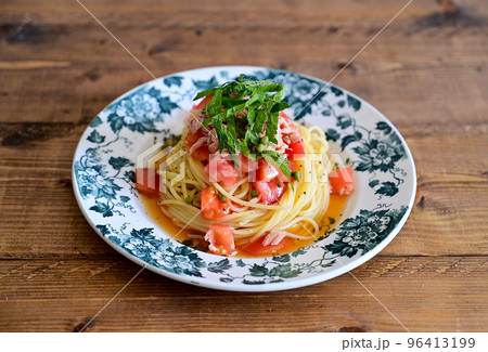 冷製実山椒のツナトマト和風パスタ 96413199