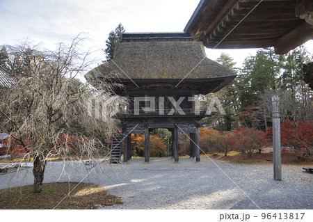 晩秋の霊松寺 長野県大町市 晩秋の霊松寺 長野県大町市 96413817