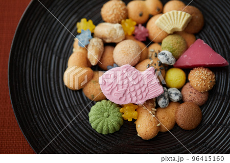 めでたい伝統的和菓子の吹き寄せ めでたい伝統的和菓子の吹き寄せ 96415160