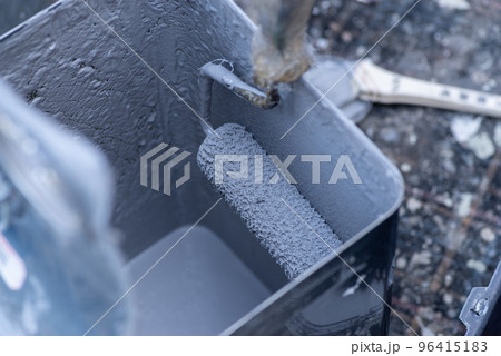 ペンキ塗りの道具 ペンキ塗りの道具 96415183