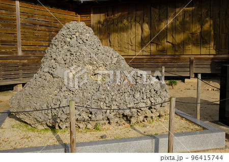 出雲大社　さざれ石 96415744