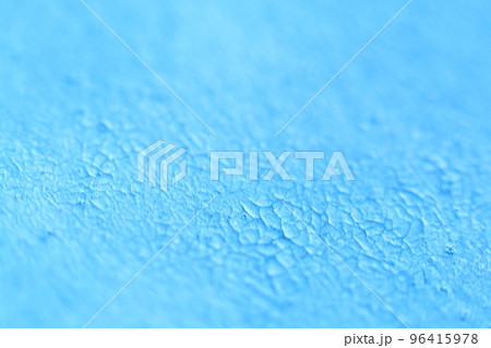 青色系背景　コンクリートの壁　ヒビ割れ（イメージ）　 96415978