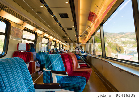 【静岡県】2月・伊豆急行線の電車内 96416338