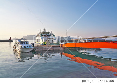 【忠海港より大久野島(うさぎの島)行きフェリー乗り場】 広島県竹原市忠海中町 96416366