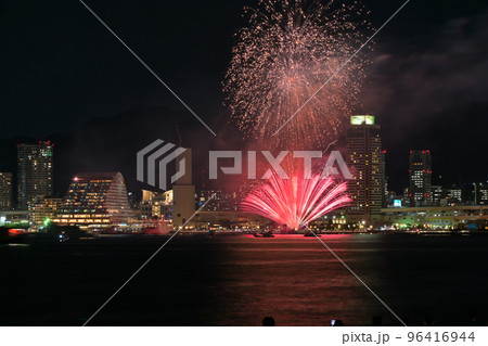 2022年　小規模開催の神戸「みなとHANABI」各方面からの眺望 96416944