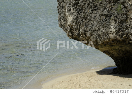 宮古島の青い海 96417317