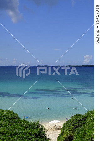 宮古島の砂山ビーチと青い海 96417318