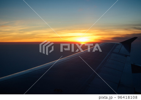 wing of an airplane on the background of sunset (dawn) 96418108