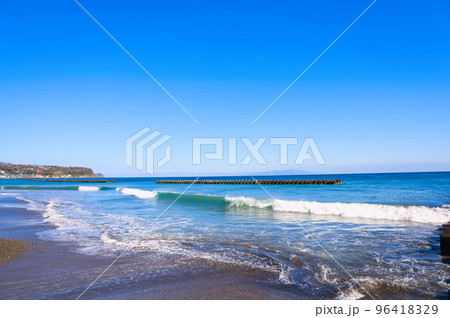 【静岡県】2月・青空と河津浜海水浴場 【静岡県】2月・青空と河津浜海水浴場 96418329