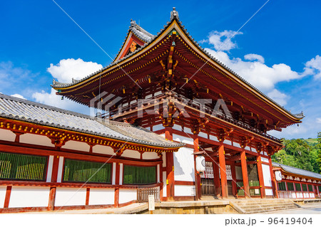 奈良　東大寺　中門と回廊 96419404