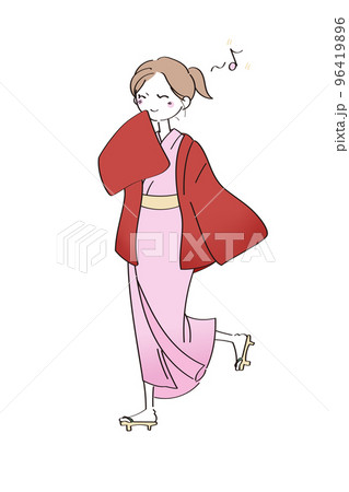 浴衣を着て楽しそうにスキップする女性 96419896
