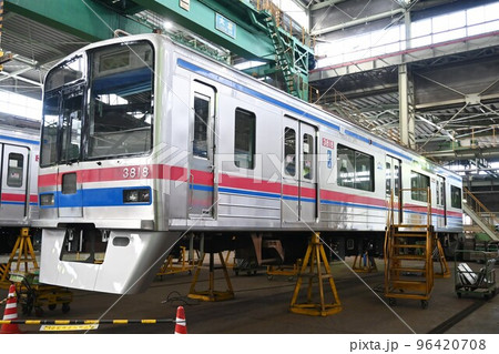車両工場で整備中の京成電鉄3700形 車両工場で整備中の京成電鉄3700形 96420708