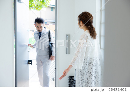 業者 家族 玄関 業者 家族 玄関 96421401