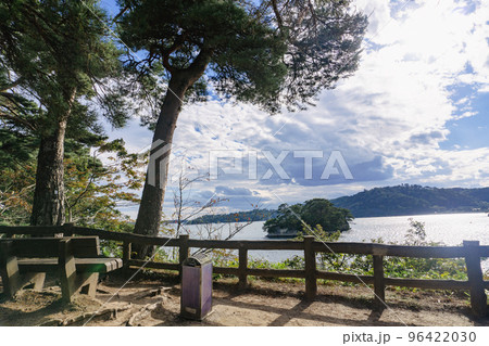 日本三景・松島 福浦島多目的広場から臨む松島湾(宮城県・松島市) 日本三景・松島 福浦島多目的広場から臨む松島湾(宮城県・松島市) 96422030