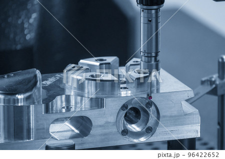The CMM machine measuring the aluminum parts. The CMM machine measuring the aluminum parts. 96422652