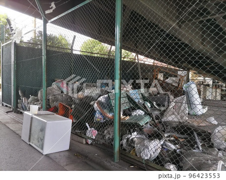 粗大ゴミの仮置き場  96423553
