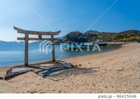 香川県三豊市粟島の風景 96425646