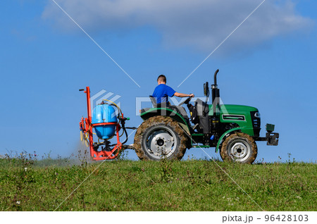 Treatment of the field with herbicides against pests and weeds. Treatment of the field with herbicides against pests and weeds. 96428103
