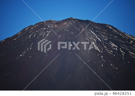 晩秋の富士山の写真素材 [96428351] - PIXTA