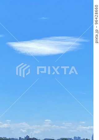 何かに似ている雲 眉毛 羽 何かに似ている雲 眉毛 羽 96428660