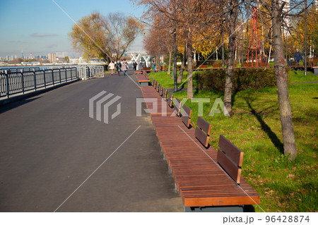 park and autumn trees near Moscow river park and autumn trees near Moscow river 96428874