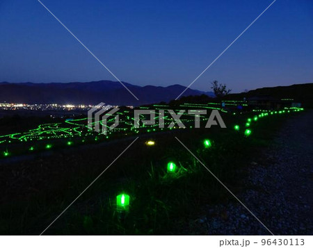 長野県千曲市 姨捨棚田のライトアップ「田毎の月」 長野県千曲市 姨捨棚田のライトアップ「田毎の月」 96430113