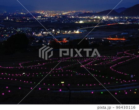 長野県千曲市　姨捨棚田のライトアップ「田毎の月」 96430116