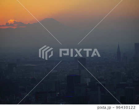 東京スカイツリーからの晩秋の眺め 富士山夕景 東京スカイツリーからの晩秋の眺め 富士山夕景 96430122